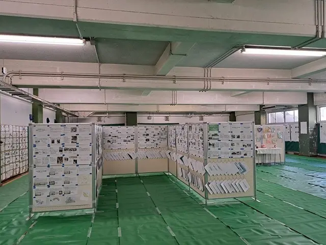 体育館での沢山の展示発表